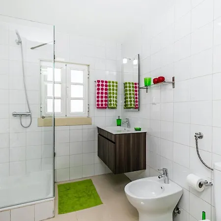 Moderno Em Bairro Típico Lisboeta * Lisboa