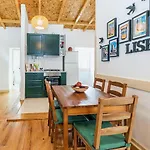 Moderno Em Bairro Tipico Lisboeta Appartamento *